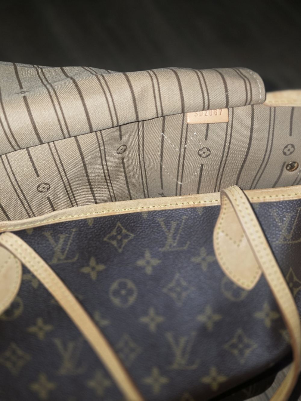 Louis Vuitton Monogram Canvas Neverfull Tote - Brown/Beige - Picture 3 of 6